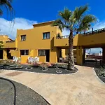Raffi House Nyaraló