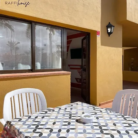 Дом отдыха Raffi House *