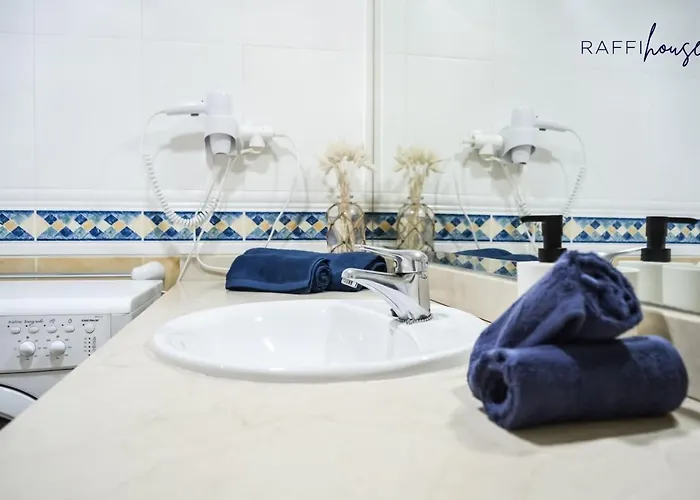 Raffi House * קורלחו
